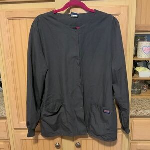 Women’s gray long sleeve scrub jacket preowned size MEDIUM